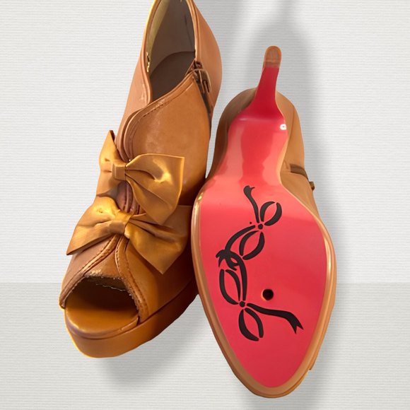 Poetic Licence London Heels size 6.5 US, 4.5" heel Brown/Tan with two bows - Picture 6 of 12